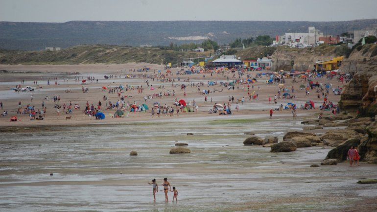 Las arenas de Las Grutas se convertirán en un atractivo para el turismo patagónico y para muchos argentinos que llegarán de otros puntos del país. Programan eventos para la temporada.