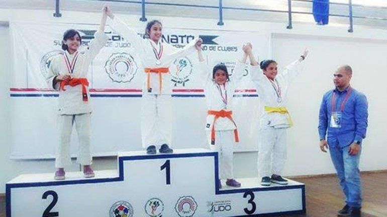 Brenda Lino ganó una plata en infantiles A y otra por equipos.