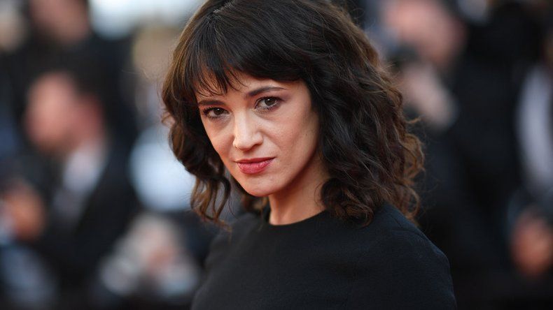 Asia Argento, quien fue una de las primeras en denunciar a Harvey Weinstein, tuvo relaciones con Jimmy Bennett, un actor y músico de 17 años.
