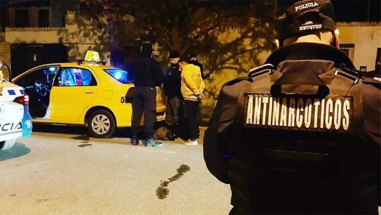 Hacía un delivery de cocaína en un taxi y lo detuvieron