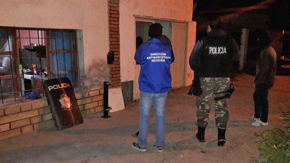 Reconocido boxeador de Zapala y una mujer