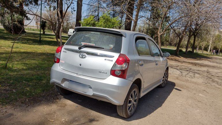 Auto robado en Neuquén apareció a la semana en Cipolletti
