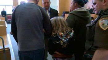 nena le piso la cabeza a un bebe porque no dejaba de llorar y lo mato