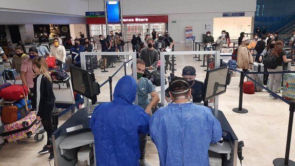 Más de 4 mil varados regresan al país en nuevos vuelos