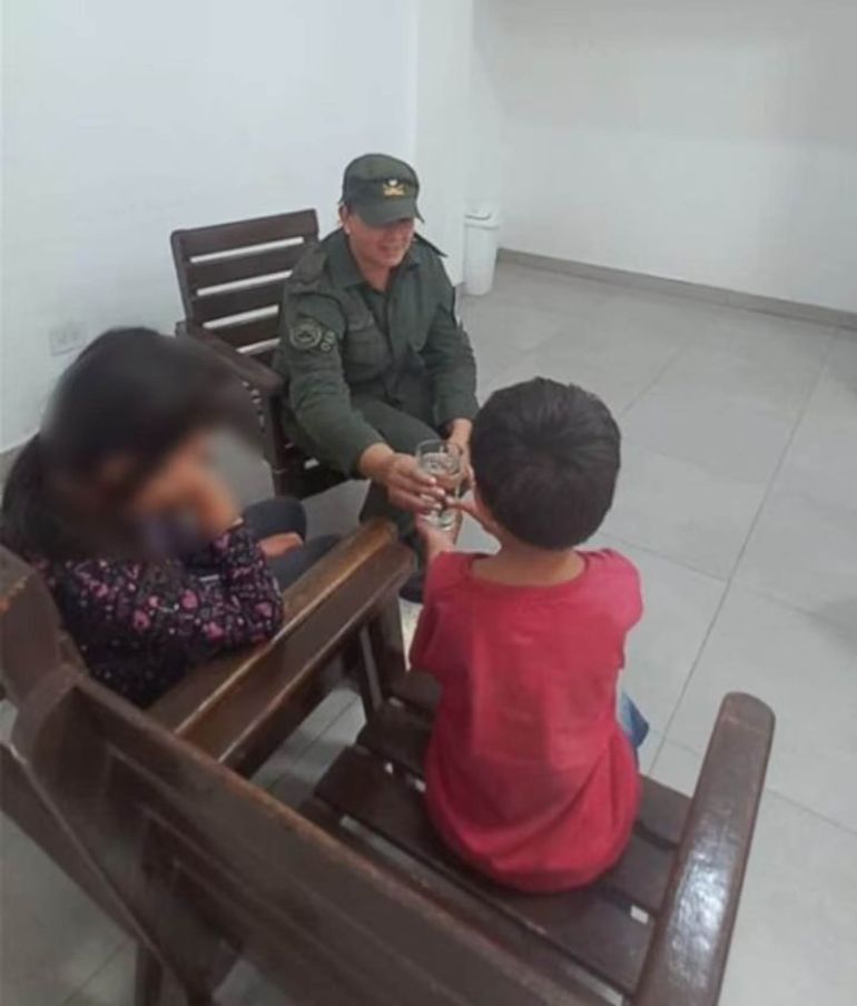 Los chicos fueron asistidos por la Gendarmería. Los chicos fueron asistidos por la Gendarmería.