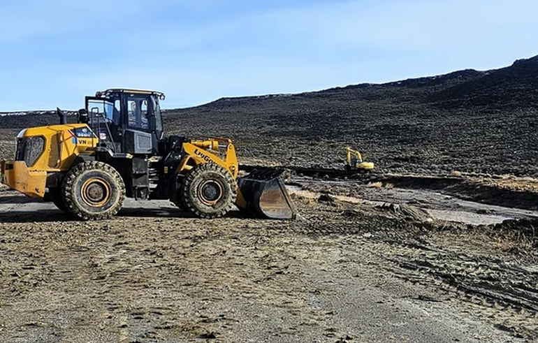 Trabajan para rehabilitar la ruta 26 en el lugar donde se derrumbó, en Chubut. Trabajan para rehabilitar la ruta 26 en el lugar donde se derrumbó, en Chubut.