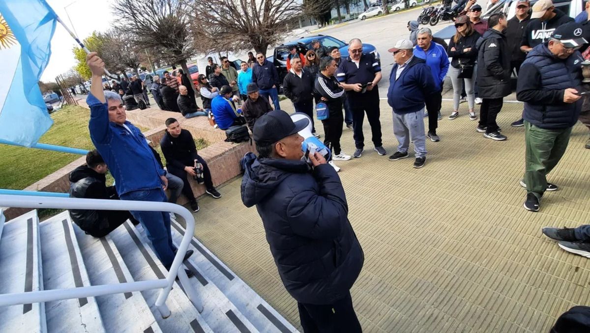 Movilización de policías en Rawson, Chubut.