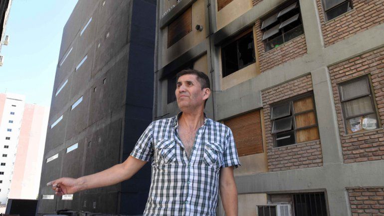 Francisco trabaja en el edificio hace 18 años. Fue el primero que habló con la joven que originó el incendio.