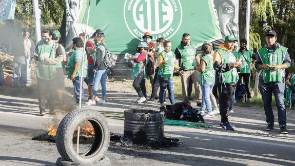 ATE Río Negro vuelve a cortar los puentes carreteros 