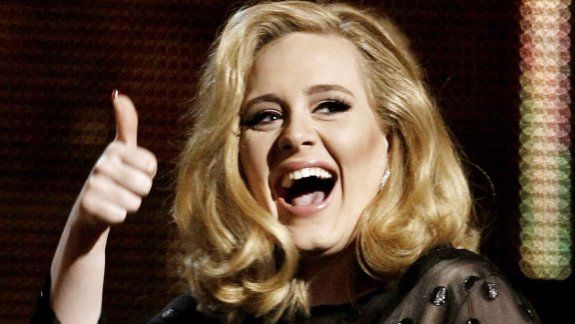 La exitosa cantante bajó del primer lugar al Gangnam Style de Psy.