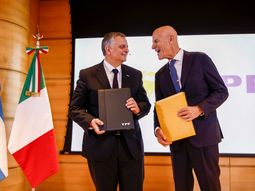 Horacio Marín explicó que el objetivo estratégico de YPF es que Argentina logre exportar más de 30.000 millones de dólares anuales a partir de 2031. Horacio Marín explicó que el objetivo estratégico de YPF es que Argentina logre exportar más de 30.000 millones de dólares anuales a partir de 2031.