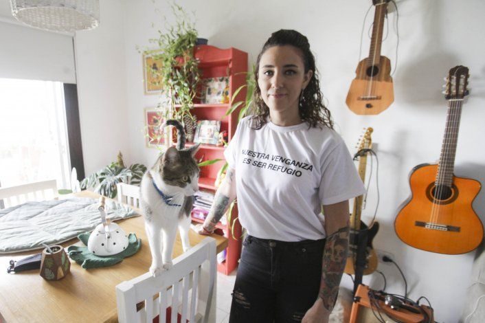 Amy, otra de las siete gatas que convive con la joven de 34 años.