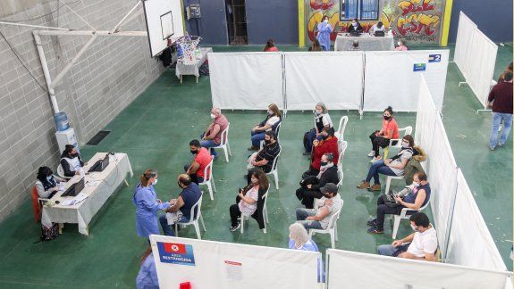 Vacunación: casi 250 mil neuquinos completaron sus esquemas