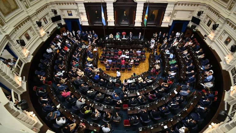 Axel Kicillof polariza con Javier Milei: Los problemas no se solucionan con motosierra