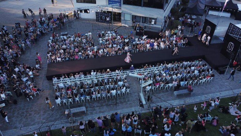Diseñadores neuquinos exhibieron sus creaciones ante Benito Fernández