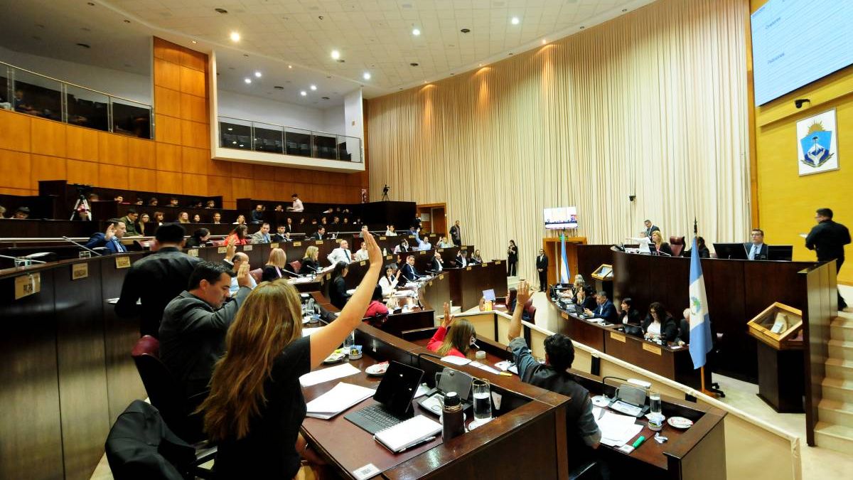 La Legislatura de Neuquén rechazó el DNU de Javier Milei thumbnail