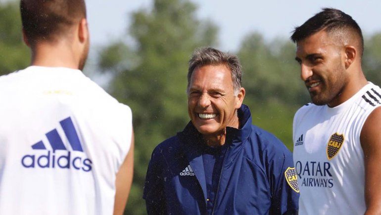 Al Boca de Russo le tira el 4-4-2, pero el ideal aún no existe