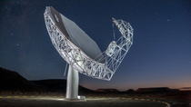 El telescopio Meerkat detectó señales de radio de un exoplaneta. El telescopio Meerkat detectó señales de radio de un exoplaneta.