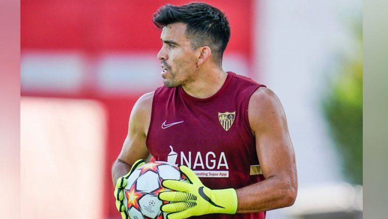 La chicana y advertencia del Huevo Acuña al Dibu Martínez