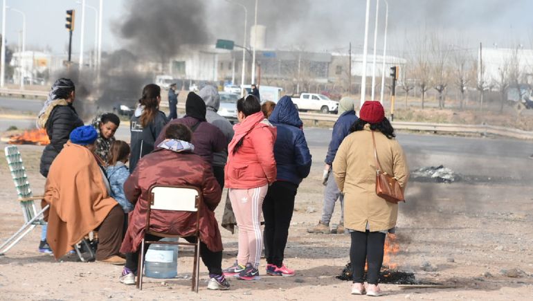 Vecinos de Ruca Antú siguen reclamando por la falta de luz