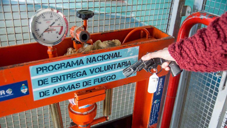 El operativo funciona en el Ruca Che y después se hará en Centenario.