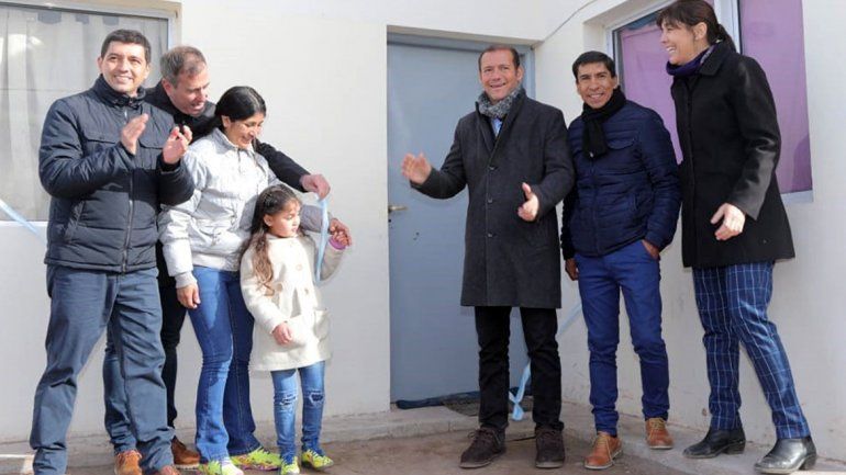 Gutiérrez inauguró viviendas y un SUM en El Sauce