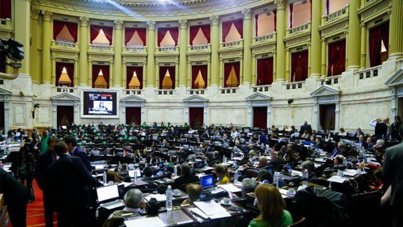 Escándalo en el recinto luego de la histórica votación