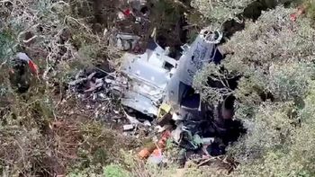 Los equipos de rescate localizaron los restos del helicóptero en una zona de difícil acceso de Santa Catarina, Brasil. Los equipos de rescate localizaron los restos del helicóptero en una zona de difícil acceso de Santa Catarina, Brasil.