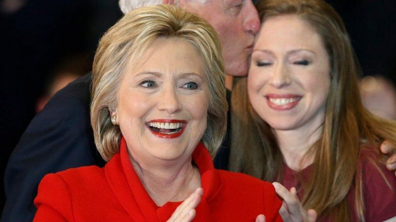 Clinton y Cruz arrancan al frente en las primarias partidarias