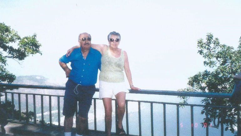 Héctor Sainz y esposa.