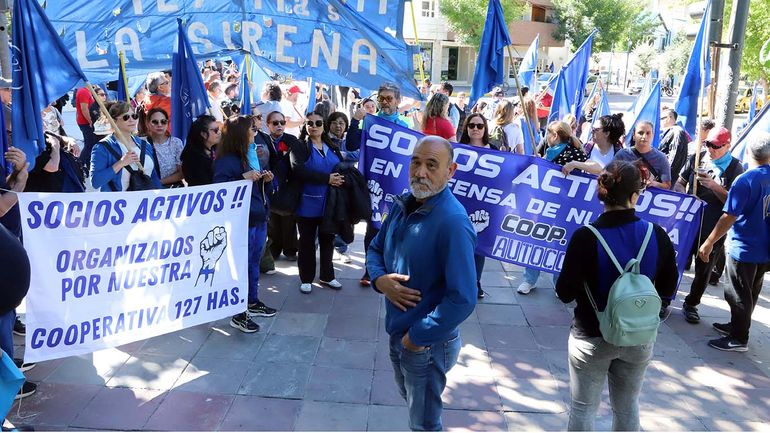 La movilización de los socios activos de la Cooperativa 127 Hectáreas. La movilización de los socios activos de la Cooperativa 127 Hectáreas.