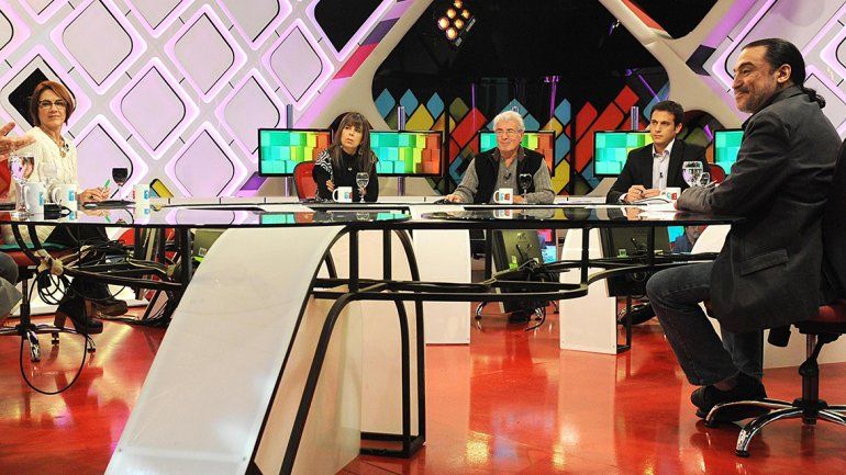 Denuncian que 6,7,8 cobró en forma ilegal $88 millones de la Anses