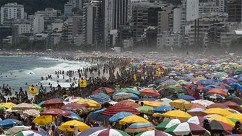 Rio-de-Janeiro-cierra-sus-playas-por-el-COVID.jpg