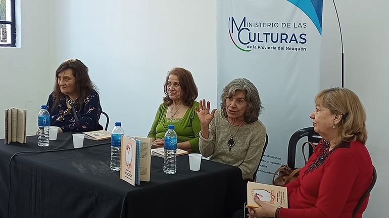 Un grupo de escritoras presentaron en el Centro Cultural Alberdi el libro