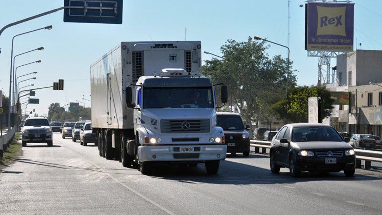 Restringen circulación de camiones en rutas nacionales por el fin de semana largo.