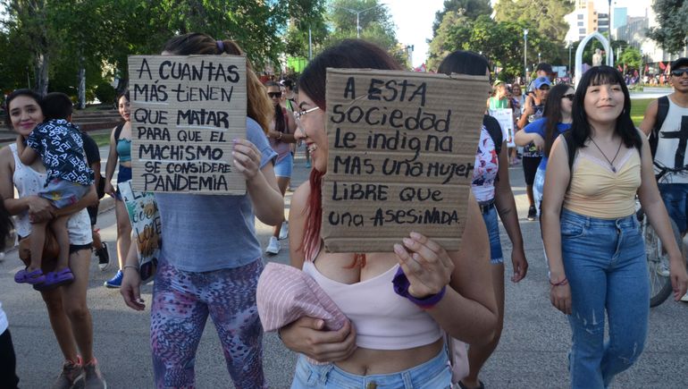 Quiénes son los primeros agresores en la vida de las mujeres