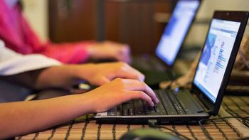 Una empresa ofrece trabajo remoto con sueldo de 5.000 dólares, ¿cómo postularse desde Argentina? Una empresa ofrece trabajo remoto con sueldo de 5.000 dólares, ¿cómo postularse desde Argentina?