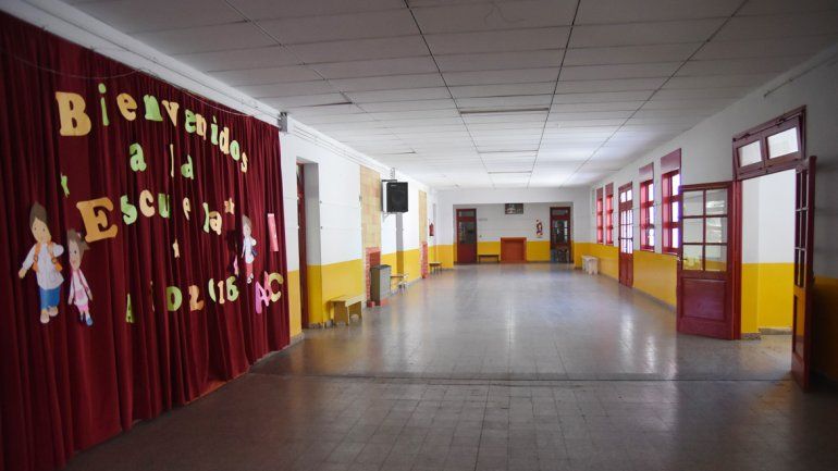 La Escuela 109 espera una respuesta del Gobierno por los porteros.