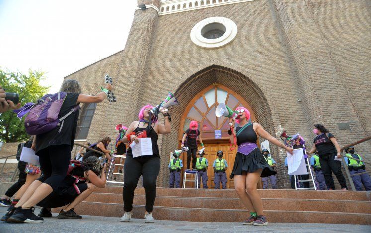 Mujeres católicas se expresaron por las agresiones contra la Iglesia