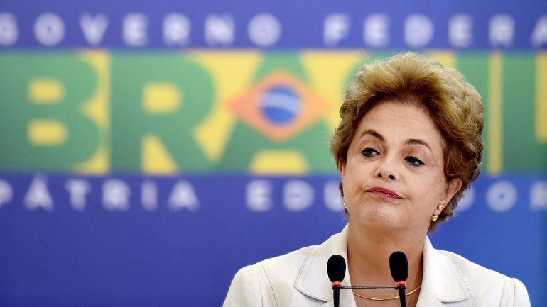 Dilma, cada vez más tambaleante y con menos aliados