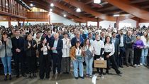 figueroa anuncio notebooks para los estudiantes con becas gregorio alvarez