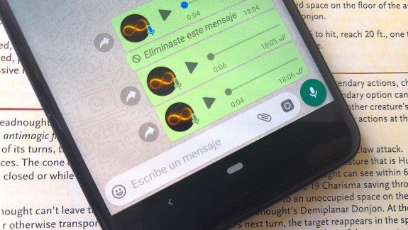 Esto es lo que significa que una persona siempre mande audios de WhatsApp, según la psicología