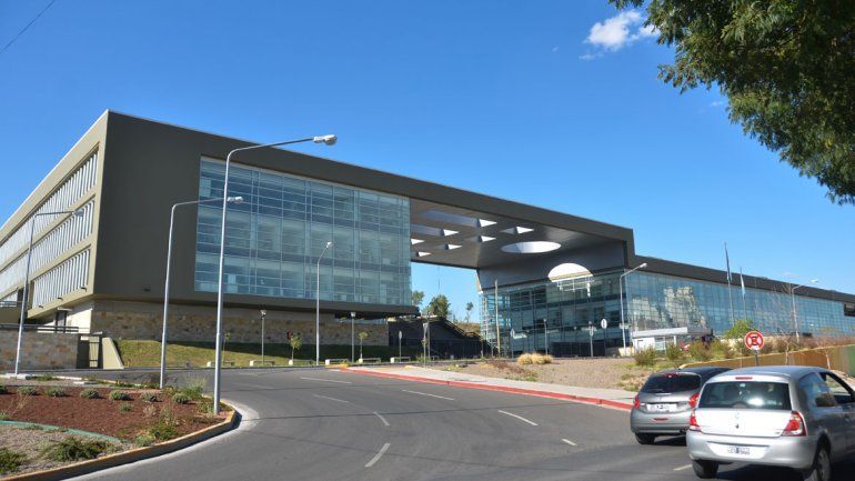 Hermanos gitanos estafaron al vender una Hilux