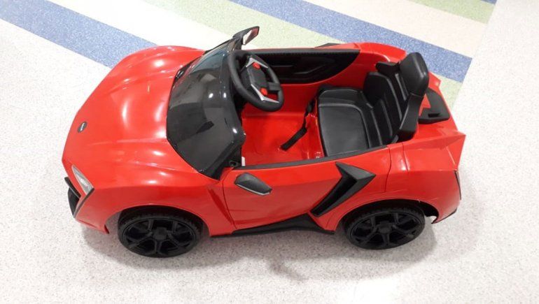 En el COI ahora los pacientitos viajan en un moderno auto rojo