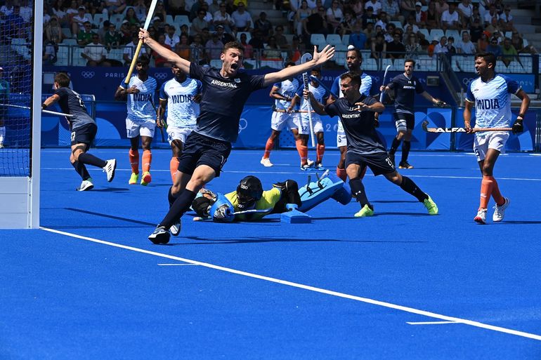 El gol de los Leones fue anotado por Lucas Martínez. Fotos: Sergio Dovio