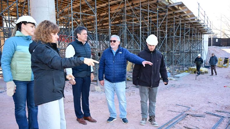 Gaido y Pasqualini recorrieron la obra de Acceso Norte en la ciudad. | LM Neuquen Gaido y Pasqualini recorrieron la obra de Acceso Norte en la ciudad.