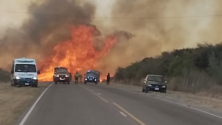 Traslasierra bajo fuego: por voraz incendio evalúan evacuaciones preventivas