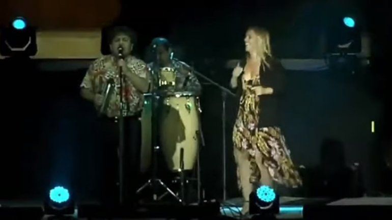 María Emilia Soria se subió al escenario mayor y bailó al ritmo de Los Palmeras