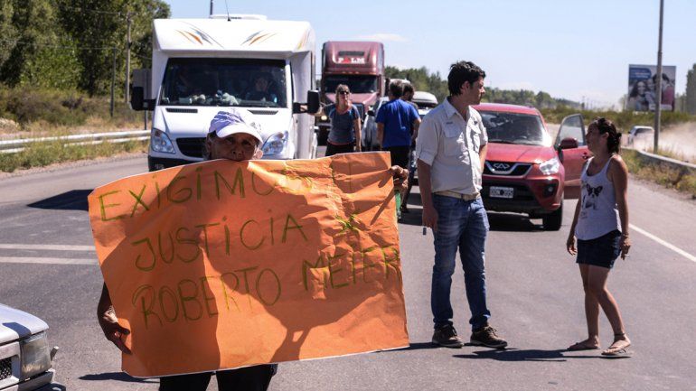 Los vecinos el lunes cortaron la Ruta 22 en reclamo de mejoras de seguridad y justicia por el crimen de Maier.