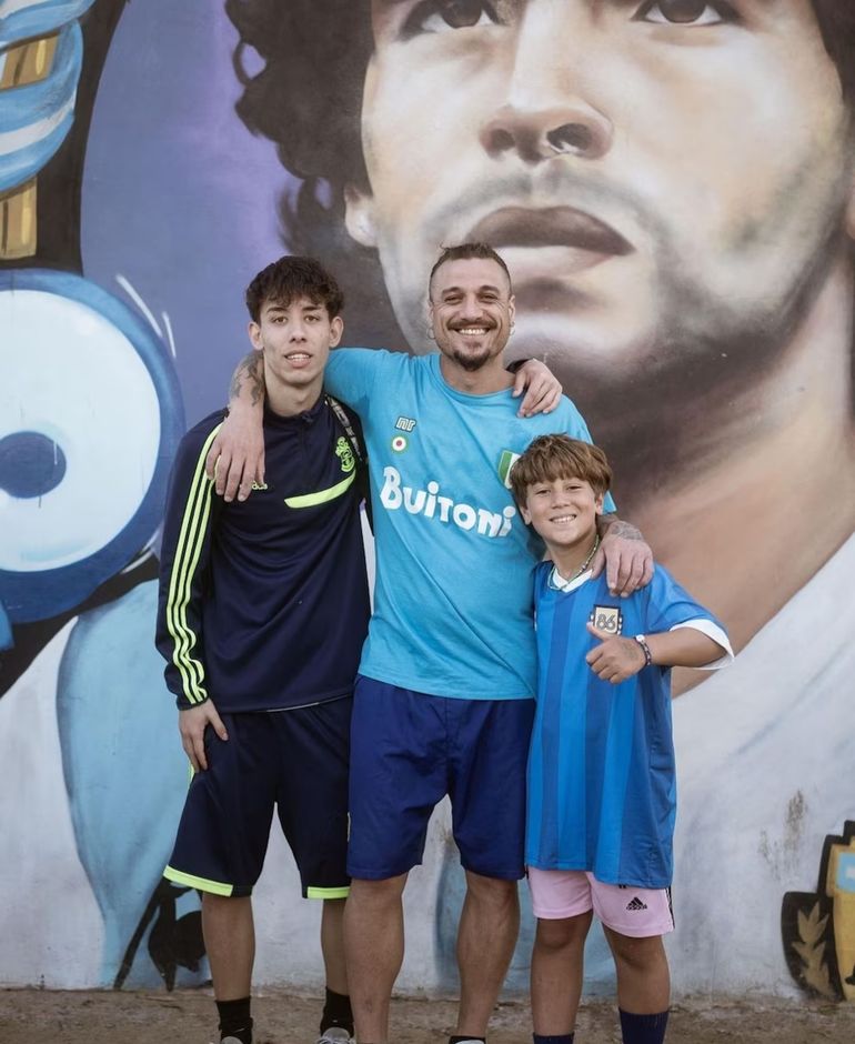 Daniel Osvaldo y dos de sus hijos Daniel Osvaldo y dos de sus hijos